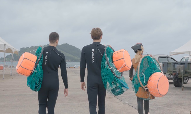 French writer experiences female diver culture on Jeju Island