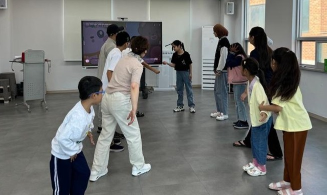 Seoul suburb pioneers equal education access for int'l youth