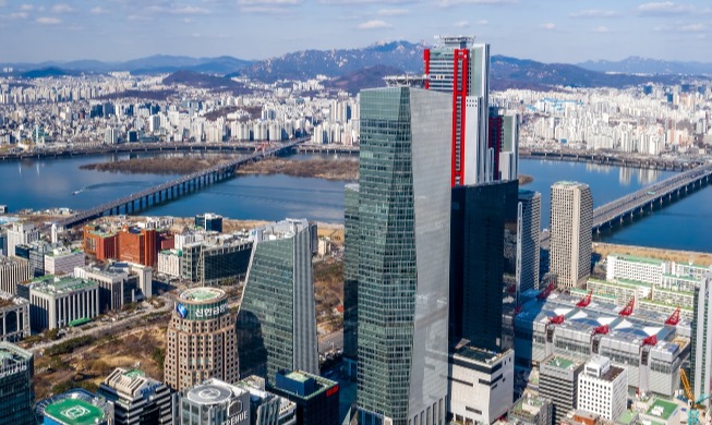 OECD keeps Korea's growth forecast at 2.6%, cites spending, chips