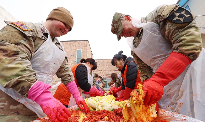 US military in Korea takes part in annual kimchi tradition