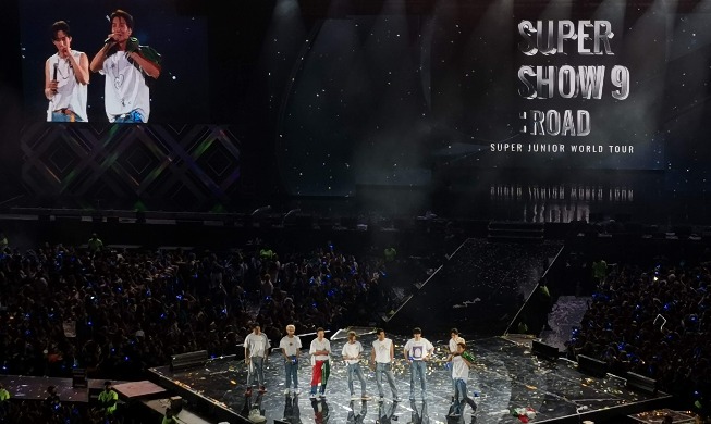 Super Junior lights up Mexico City concert with sapphire blue