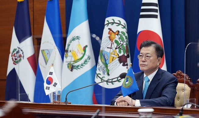 President Moon attends his 1st summit with Central America