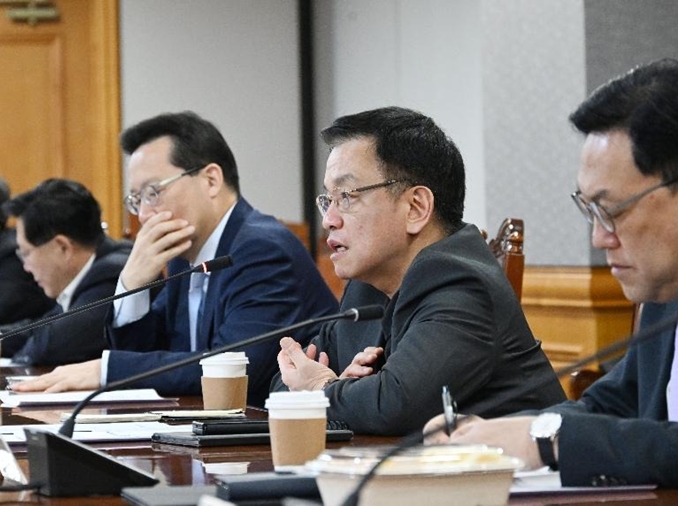 'Gov't, Bank of Korea ready for excessive market volatility'